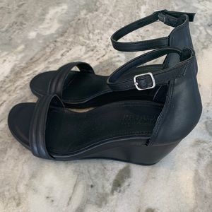 Black Kenneth Cole Wedges - Size 7.5